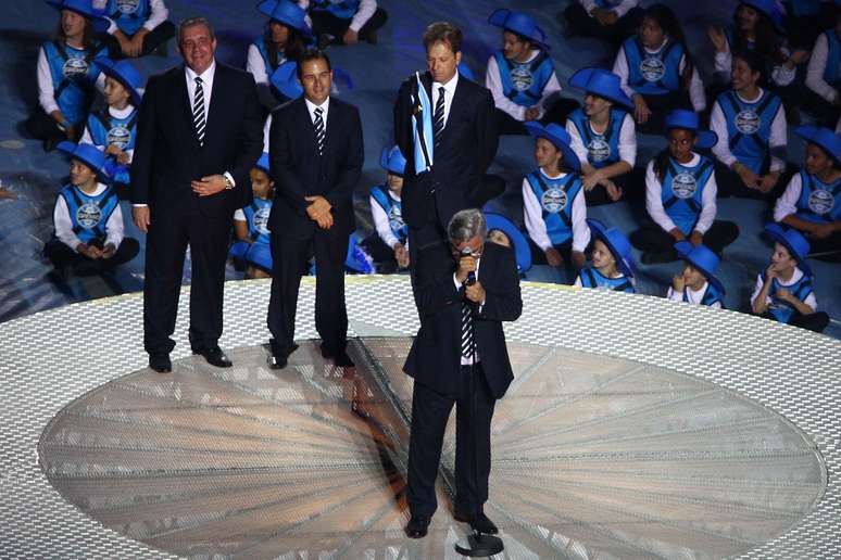 Presidente gremista não escondeu a emoção no discurso de inauguração da Arena