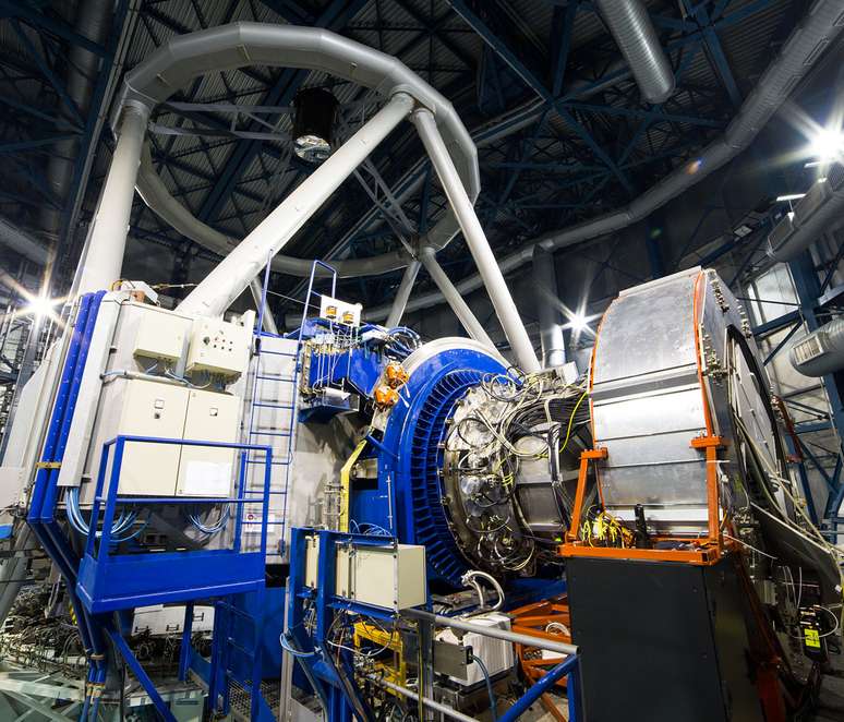 KMOS montado no Very Large Telescope durante a primeira luz do instrumento