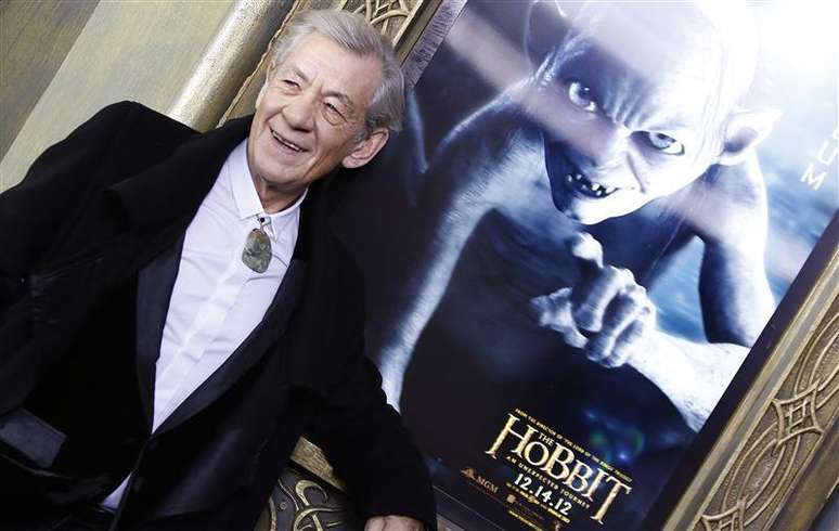 Ator Ian McKellen, que interpreta o personagem Gandalf na trilogia "O Senhor dos Anéis" é visto durante estréia do filme "O Hobbit", em Nova York. McKellen disse em entrevista publicada na terça-feira que há seis ou sete anos sofre de câncer na próstata, mas que a doença não causa risco à sua vida. 06/12/2012