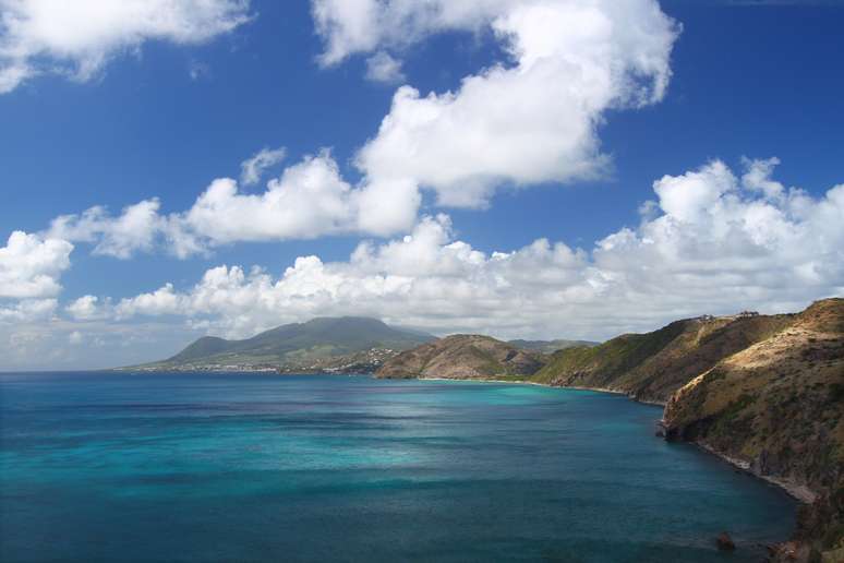 Praias e fazendas levam turistas a São Cristóvão e Névis Praias e fazendas levam turistas a São Cristóvão e Névis