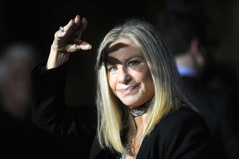 Barbra Streisand prestigiou a premi&egrave;re de 'The Guilt Trip' no Regency Village Theatre, na Calif&oacute;rnia, na &uacute;ltima ter&ccedil;a-feira (11)