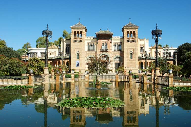 Quem quiser fugir do calor de Sevilha, pode se refugiar no Parque Mar&iacute;a de Luisa, o jardim p&uacute;blico mais famoso da cidade