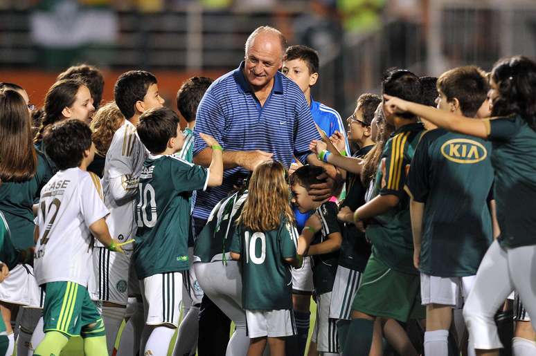 Atual técnico da Seleção, Scolari prestigiou jogo de despedida de Marcos