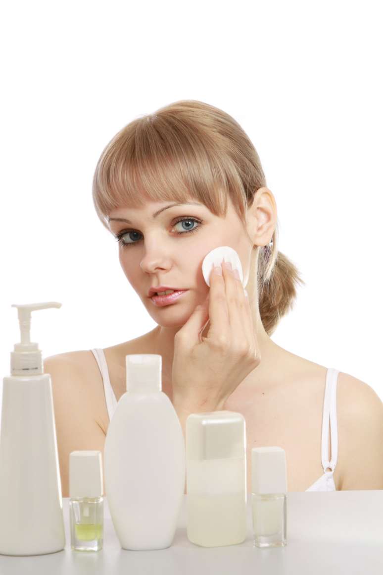 Utilizados para remover impurezas do rosto, demaquilante, tônico facial e leite de colônia devem ser utilizados de acordo com suas funções&nbsp;<br /><br />