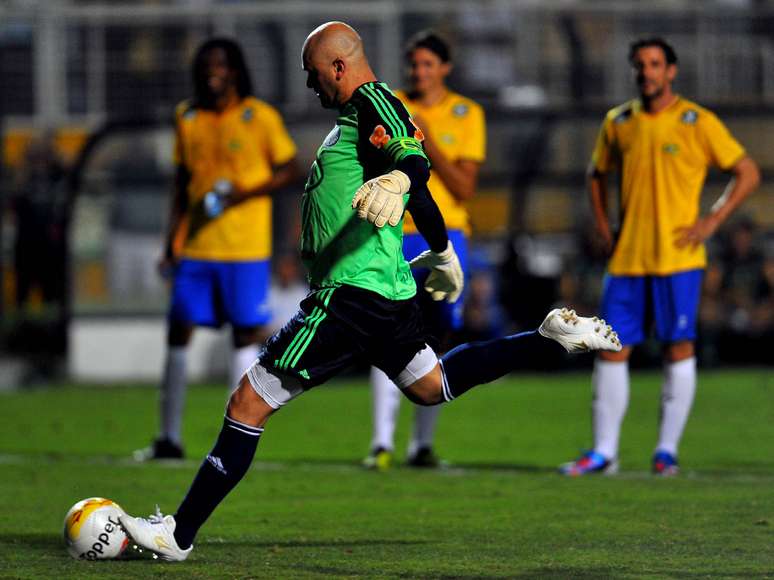 Marcos converteu o p&ecirc;nalti e abriu o placar no Pacaembu