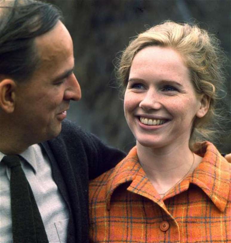 O diretor sueco Ingmar Bergman (E) e a atriz norueguesa Liv Ullman vistos nesta foto de arquivo de setembro de 1967. Fragmentos da longa convivência entre os dois estão no documentário "Liv & Ingmar - Uma História de Amor". O diretor indiano Dheeraj Akolkar, que insistia na sua realização desde a morte de Bergman, faz um bom uso de trechos de suas obras e de cenas de bastidores a que teve acesso, completando com esse material de arquivo as imagens de uma longa entrevista com a atriz, hoje com 74 anos.