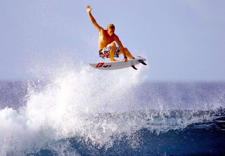 O surfe é um dos esportes mais procurados na Costa Rica e o motivo é fácil de entender. Muitas praias oferecem robustas e extensas ondas por isso o país faz parte do Circuito Mundial de Surfe. Quem viaja a San José a negócios pode aproveitar para cair na água: as melhores praias ficam a menos de 1 hora de voo da capital e os hotéis alugam pranchas