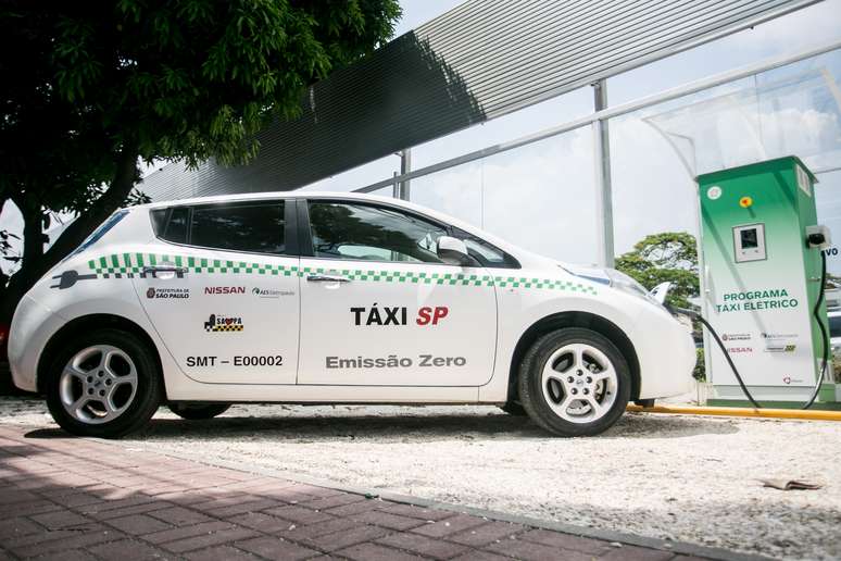 São Paulo tem agora&nbsp;dez unidades do&nbsp;Nissan Leaf circulando como táxis