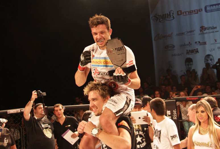 <p>Bruno venceu Diego Ramones em sua estreia no MMA profissional</p>
