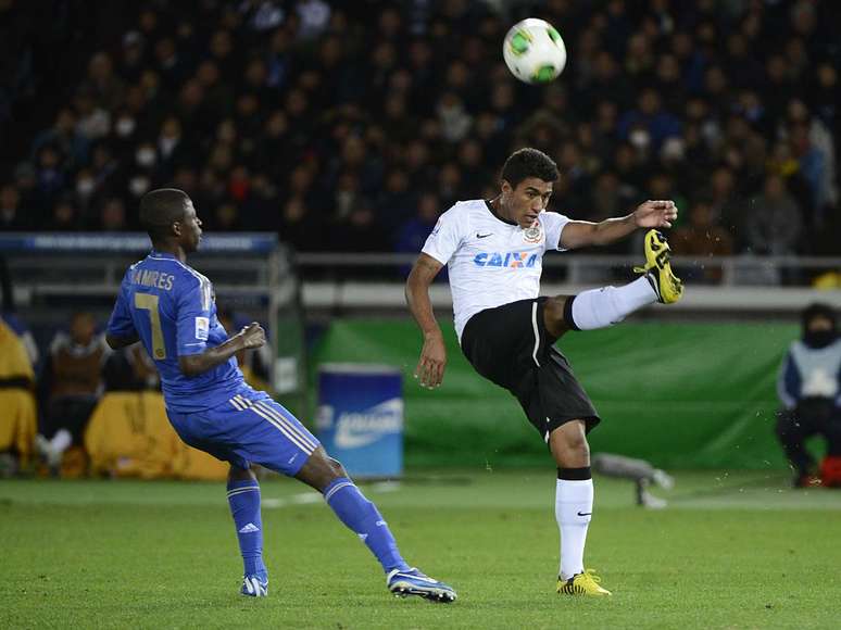 Paulinho não será negociado agora pelo Corinthians