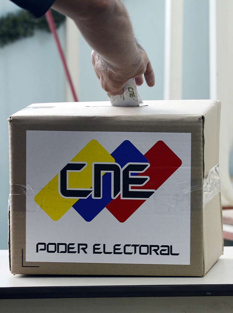 Venezuelanos escolheram neste domingo os chefes de executivo dos 23 estados do país