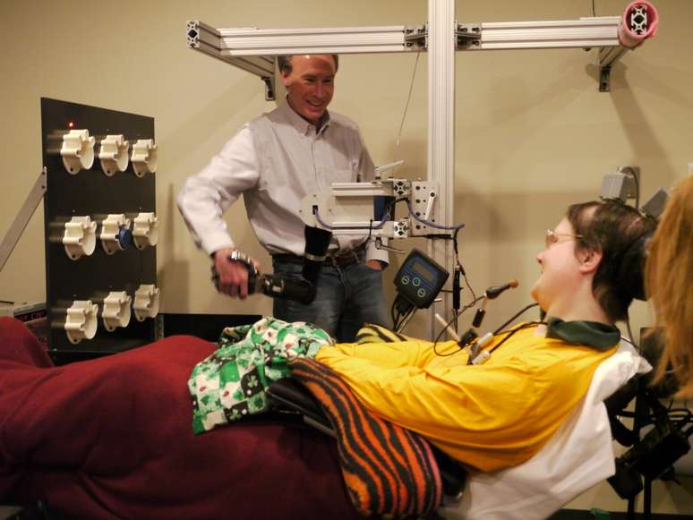 Tetraplágica, a paciente&nbsp;Jan Scheuermann foi selecinada para fazer os testes de um braço robótico controlado pelos seus pensamentos