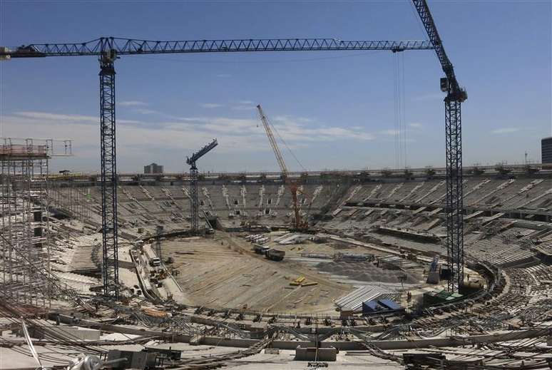 Construção continua no Estádio do Maracanã, em preparação para a Copa das Confederações em 2013, no Rio de Janeiro