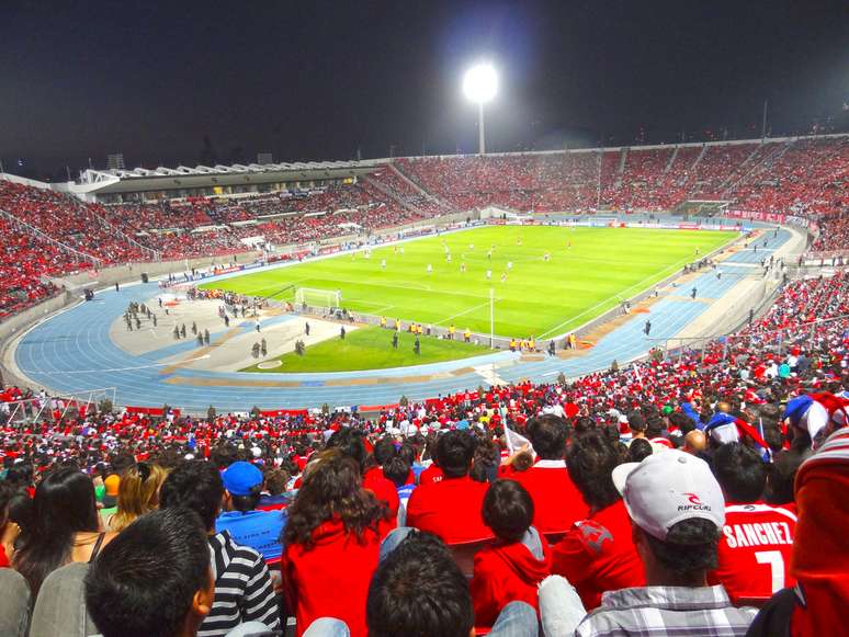 O Estádio Nacional Julio Martinez Prádanos foi palco da semifinal e da final da Copa do Mundo de 1962, quando o Brasil conquistou o bicampeonato. A seleção canarinho foi liderada por Mané Garrincha, que encantou o mundo com seus dribles desconcertantes e se tornou o grande personagem do torneio. Localizada no município de Ñuñoa, na região metropolitana de Santiago, a arena agora se prepara para receber os jogos da Copa América de 2015