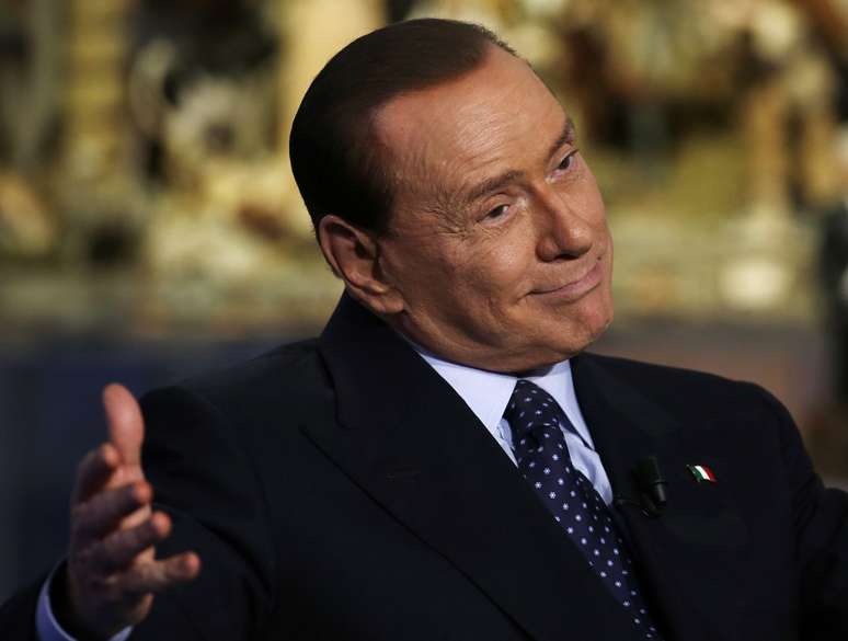 Berlusconi, que há poucas semanas anunciou que está noivo novamente, terá de pagar uma pensão milionária a ex-mulher