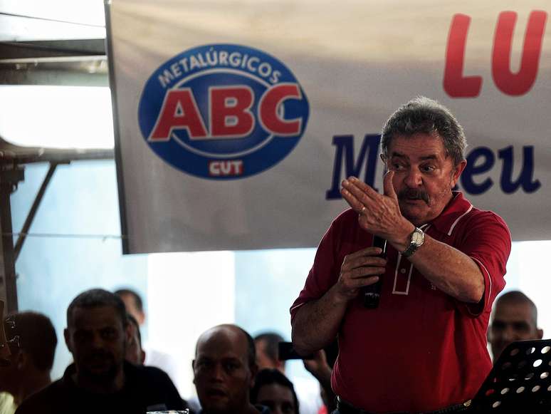 O ex-presidente Luiz Inácio Lula da Silva discursou no Sindicato dos Metalúrgicos do ABC, em São Bernardo do Campo