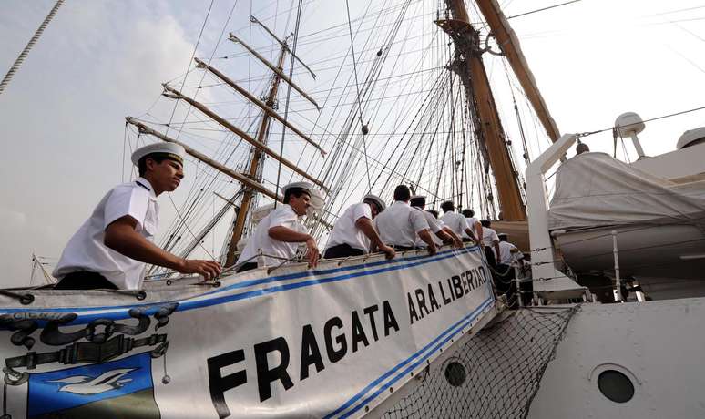 A fragata da Marinha argentina que estava retida em Gana a pedido de investidores