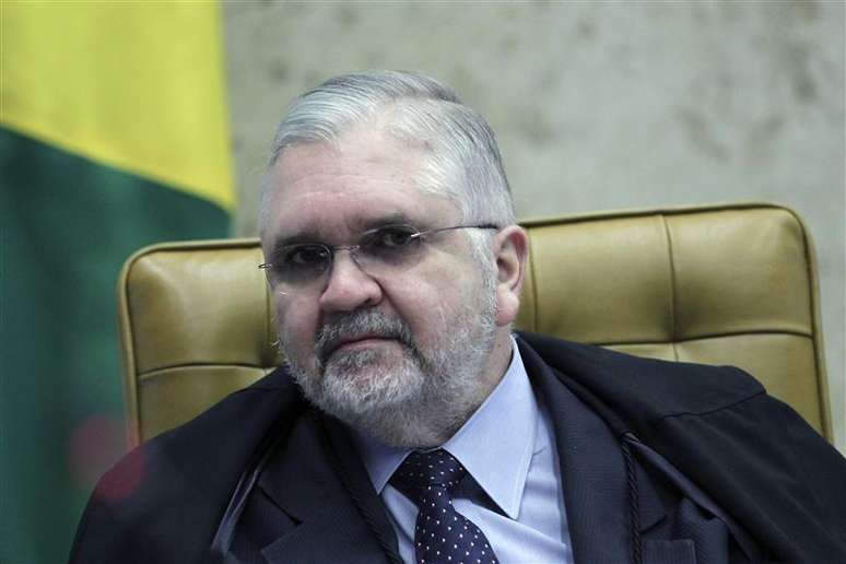 O procurador-geral da República, Roberto Gurgel, disse que respeita a decisão do STF, apesar de não concordar com ela