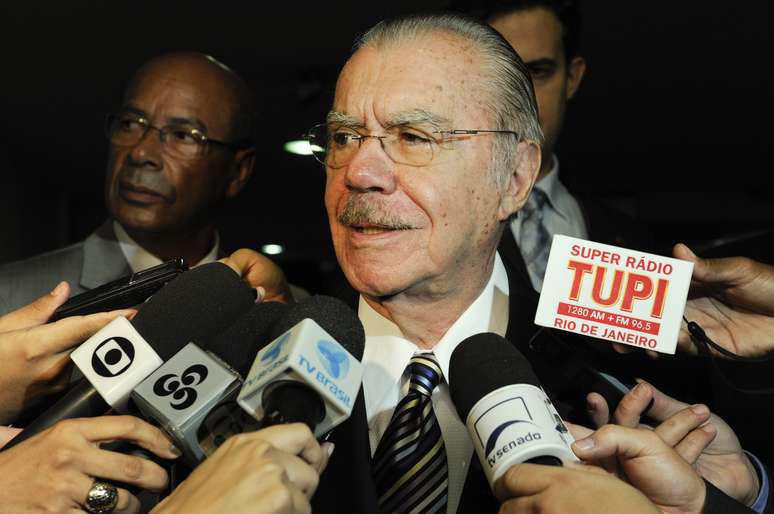 O diário&nbsp;destaca as críticas de Sarney ao funcionamento do Congresso brasileiro e sua opinião em defesa de um regime parlamentarista no País