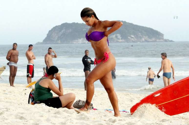 Lucilene Caetano foi à praia da Barra da Tijuca, no Rio de Janeiro