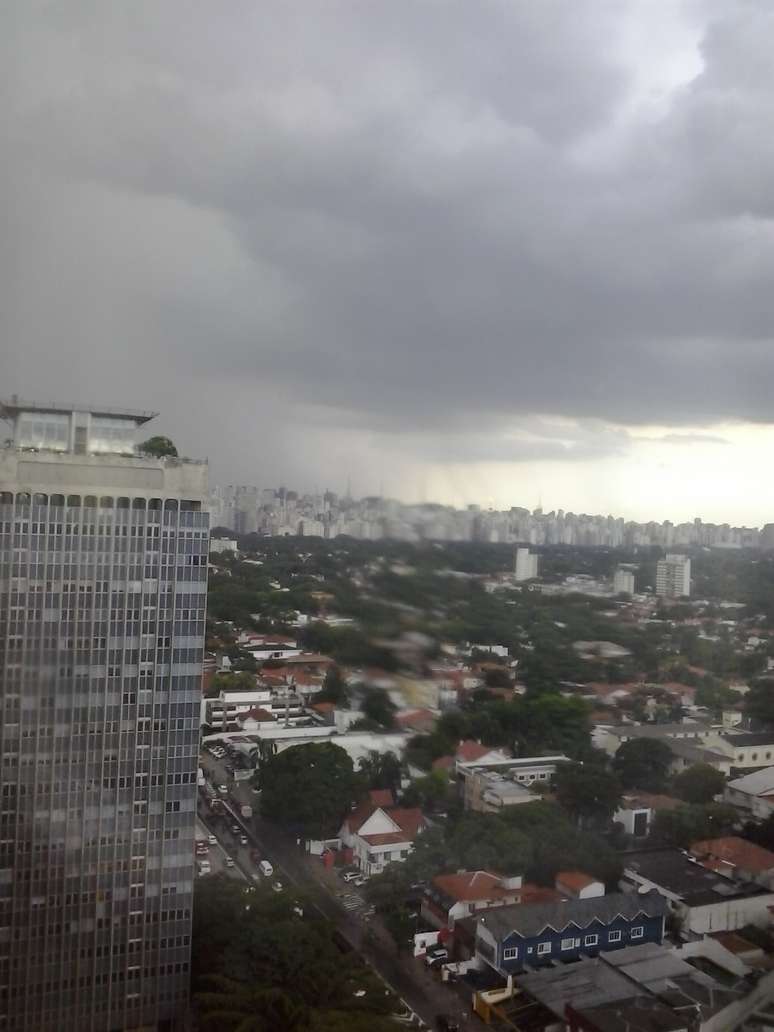 Chuva atingiu principalmente as zonas leste, norte e oeste de São Paulo nesta sexta-feira