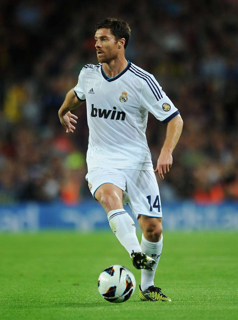 <p>Xabi Alonso tem contrato com o Real até 2014</p>