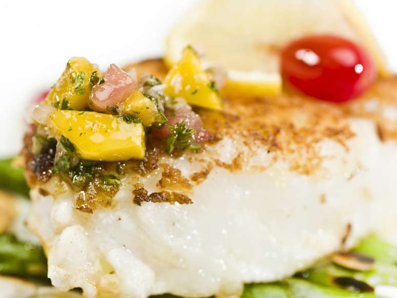 Grelhados, fritos ou assados, os peixes geralmente s&atilde;o vers&aacute;teis e acrescentam muitos nutrientes &agrave; rotina alimentar