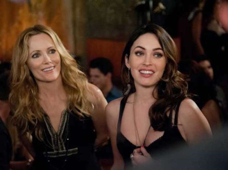 Leslie Mann com a atriz quase 15 anos mais jovem em 'This is 40', que estreia em março no Brasil