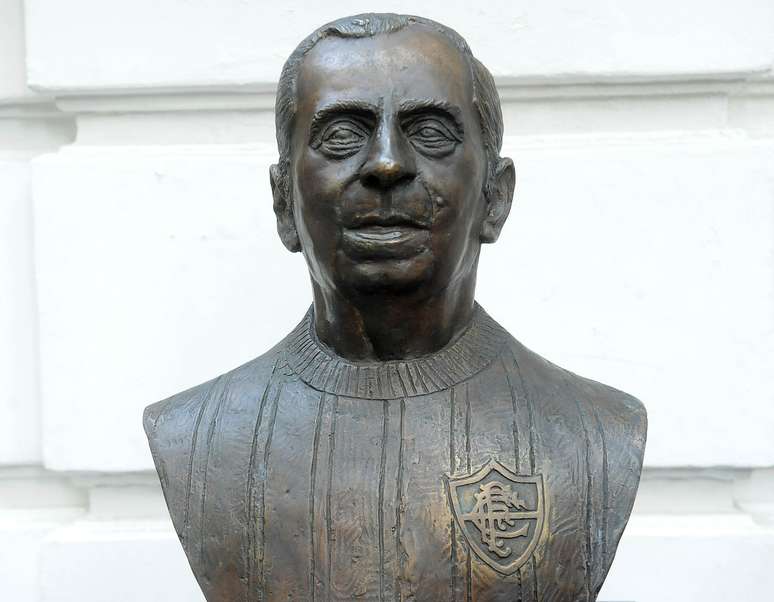Fluminense inaugurou nesta quarta-feira (26) um busto em homenagem a Nelson Rodrigues na sede do clube, no Rio de Janeiro
