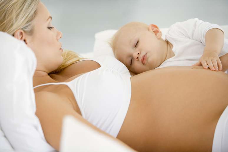 Do colchão ao que se come antes de dormir, vários aspectos podem influenciar na qualidade do sono da futura mamãe