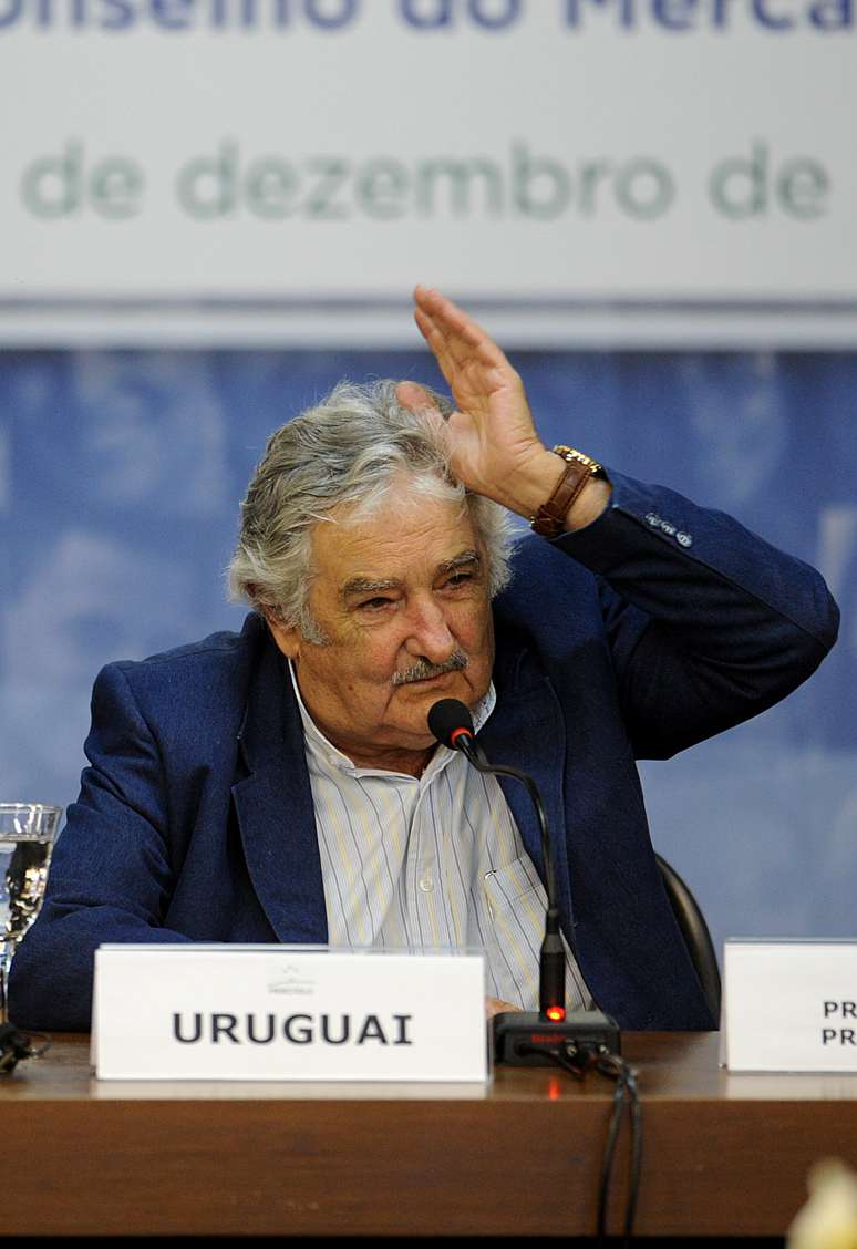 José Mujica tenta conquistar o apoio da população para o projeto de legalização da maconha no país