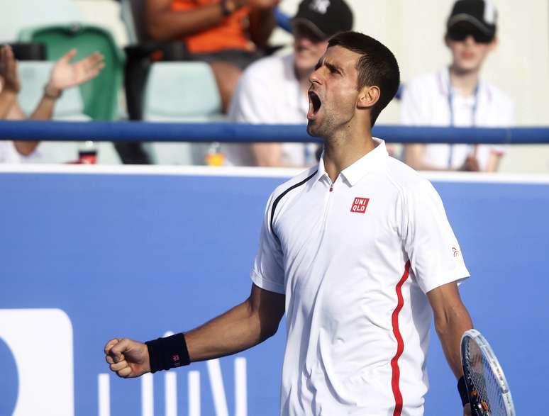 Melhor atleta do circuito da Associação dos Tenistas Profissionais (ATP) nesta temporada, Novak Djokovic continua mostrando o porquê lidera o ranking da entidade. Nesta sexta-feira, o atleta sérvio estreou no Mubadala World Tennis Championship, em Abu Dhabi, e triunfou diante de David Ferrer por 2 sets a 0, com parciais de 6/0 e 6/3