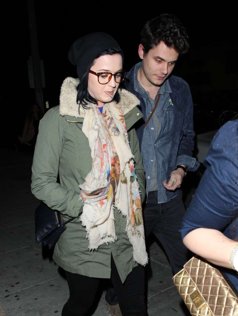 Katy Perry e John Mayer jantaram juntos em um restaurante em Beverly Hills, em Los Angeles, na última sexta-feira (28)