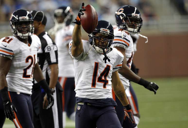 Eric Weems comemora vitória do Chicago Bears sobre o Detroit Lions; vitória e eliminação