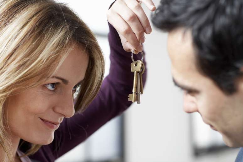 Fazer com que ele se sinta em casa no seu lar &eacute; o primeiro passo para convenc&ecirc;-lo a morar com voc&ecirc;