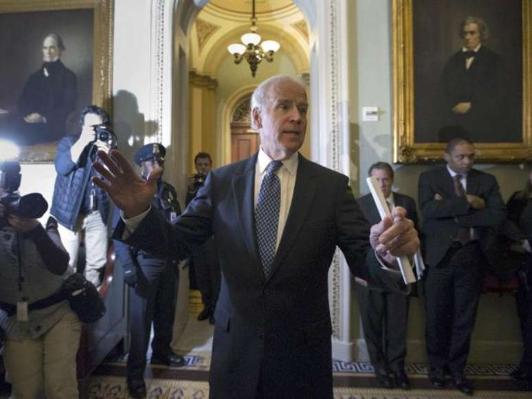 Joe Biden, que tamb&eacute;m &eacute; presidente do Senado, tentar&aacute; obter o respaldo de todos os senadores democratas