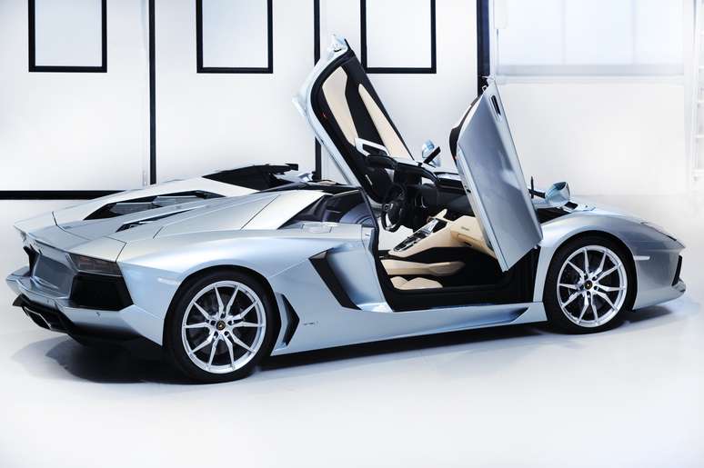 Lamborghini Aventador LP700-4 Roadster chega ao mercado neste ano por US$ 442 mil nos EUA