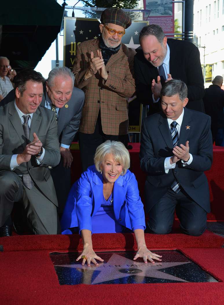 Helen Mirren ganhou uma estrela na Calçada da Fama de Hollywood, nos Estados Unidos, nessa quinta-feira (3)