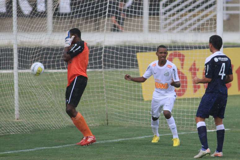 Goleiro Elielton Negão teve atuação de destaque no Remo, mas não conseguiu evitar derrota no segundo tempo