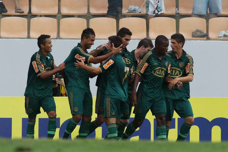 Com dois de Vinícius e dois de João Pedro, Palmeiras estreou com resultado tranquilo contra sergipanos
