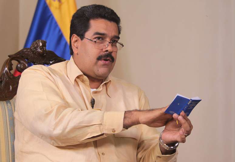 Maduro diz que Chávez inicia mandato em 10 de janeiro, mas pode jurar depois