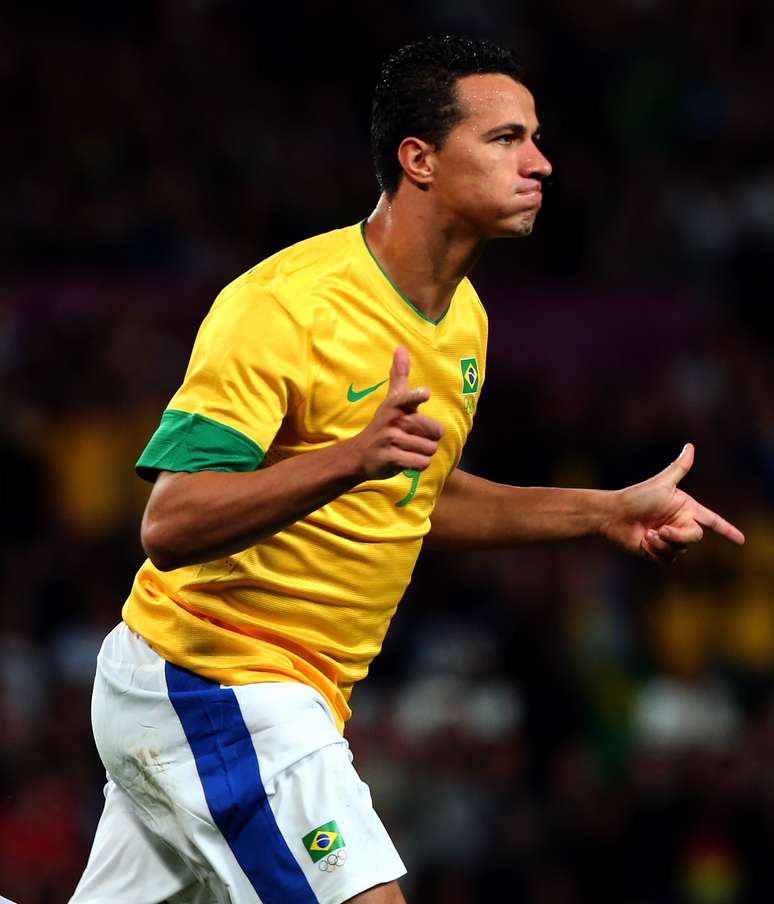 Sondado pelo Tottenham, atacante afirma que, "por enquanto", fica no Brasil