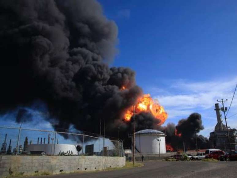 Raio provocou incêndio em usina de etanol na tarde deste domingo em Ourinhos, no interior de São Paulo