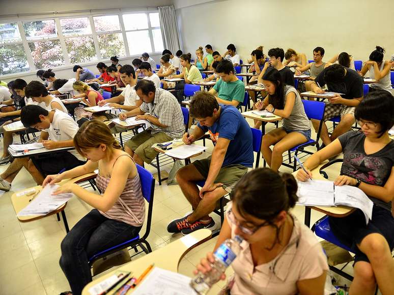 <p>Aluno de escola pública terá direito a fazer vestibular de universidades federais e institutos federais de ensino gratuitamente</p>