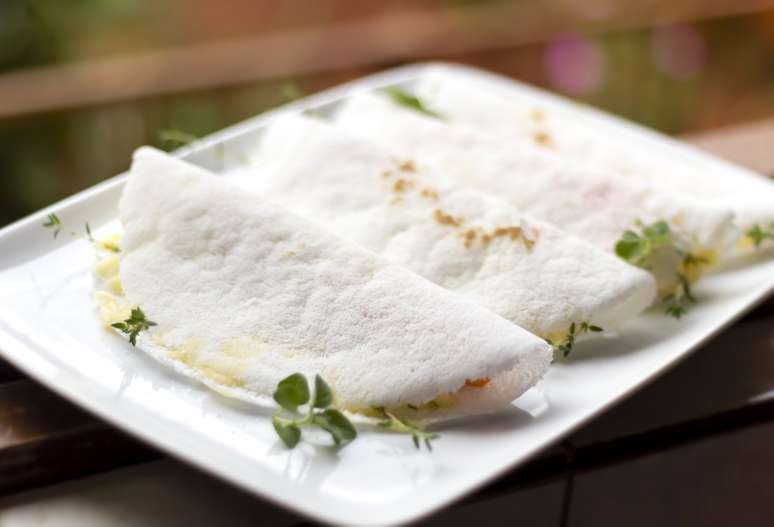 A tapioca é uma opção versátil que pode ser servida no café da manhã, como lanche salgado e até sobremesa