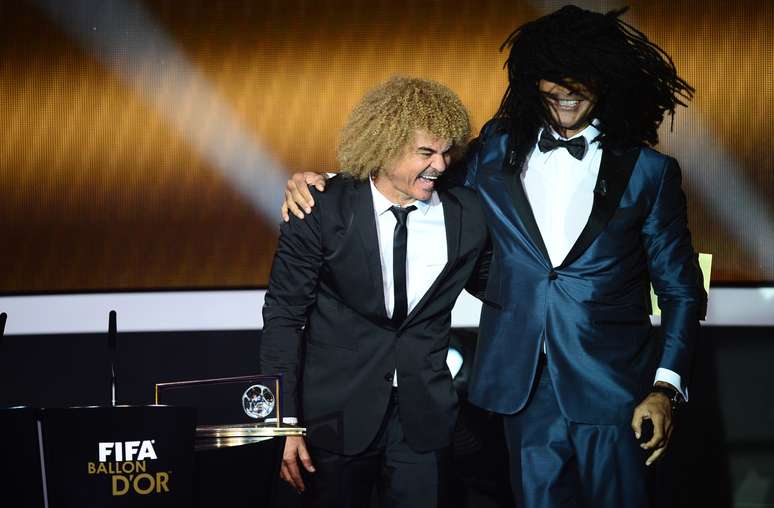 Valderrama e Gullit se descontraem em premiação