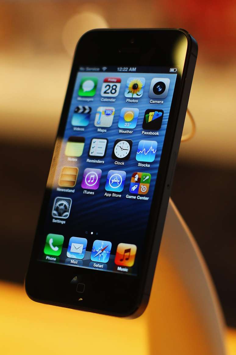 Segundo fornecedores, modelo teria tela maior que as 4 polegadas do iPhone 5 (foto)