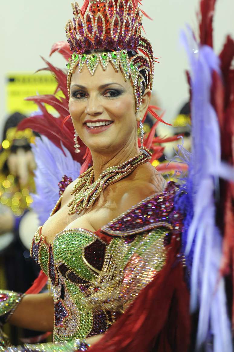 Luiza Brunet caiu no samba com a Imperatriz
