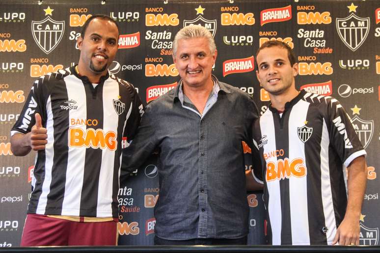 O atacante Alecsandro e o meia Morais foram apresentados como reforços do Atlético-MG, nesta quarta-feira, na Cidade do Galo