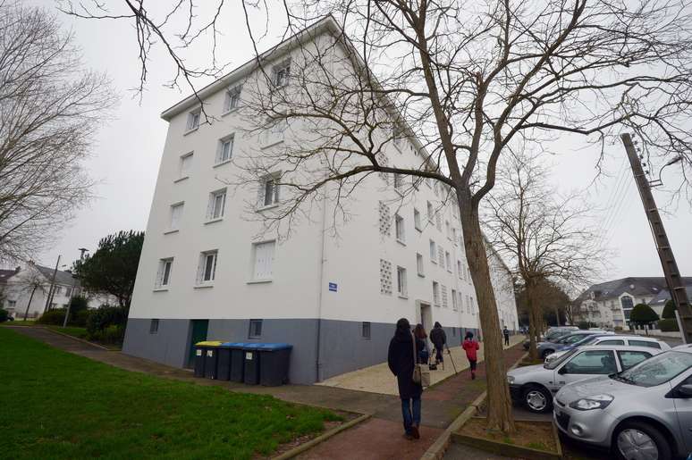 Edifício em Saint-Nazaire onde o homem mantinha a família prisioneira